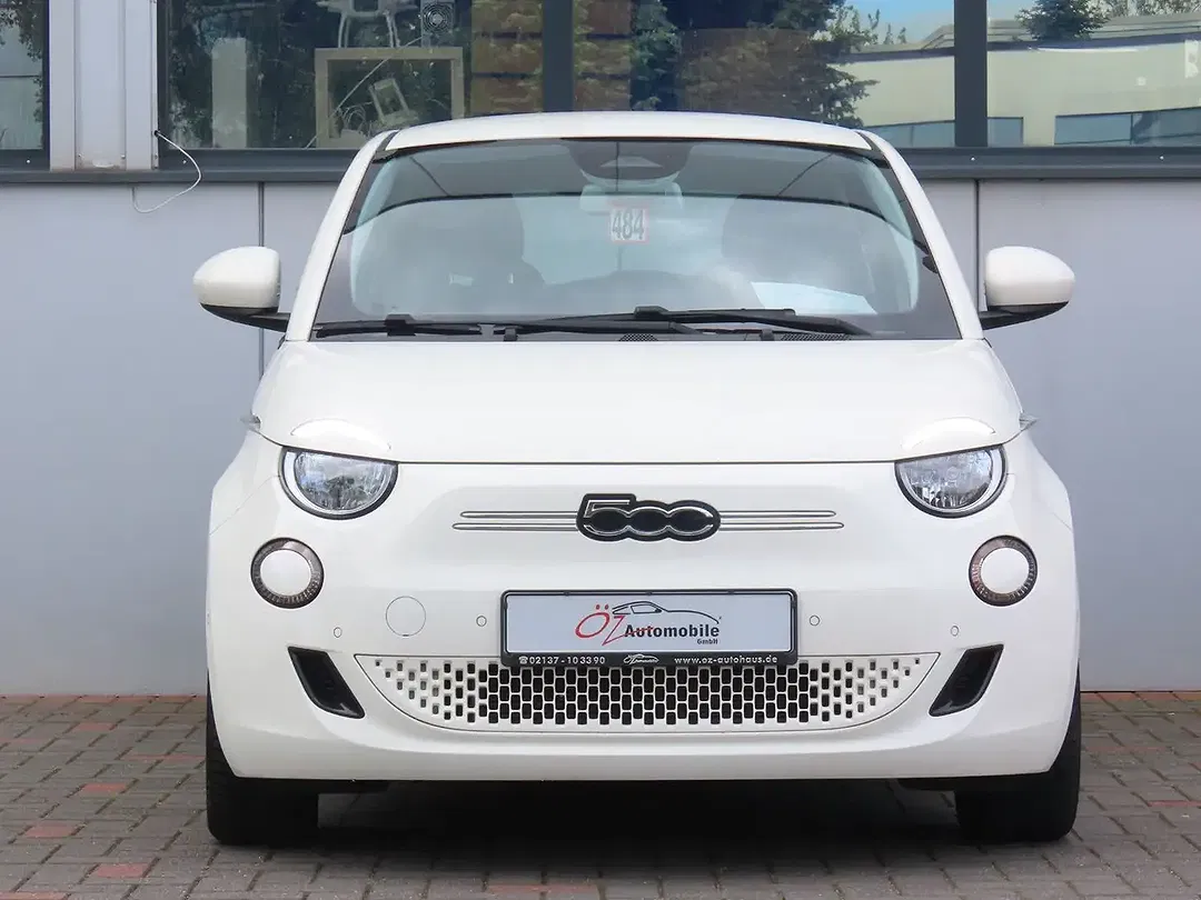Fiat 500e - Thumbnail 2