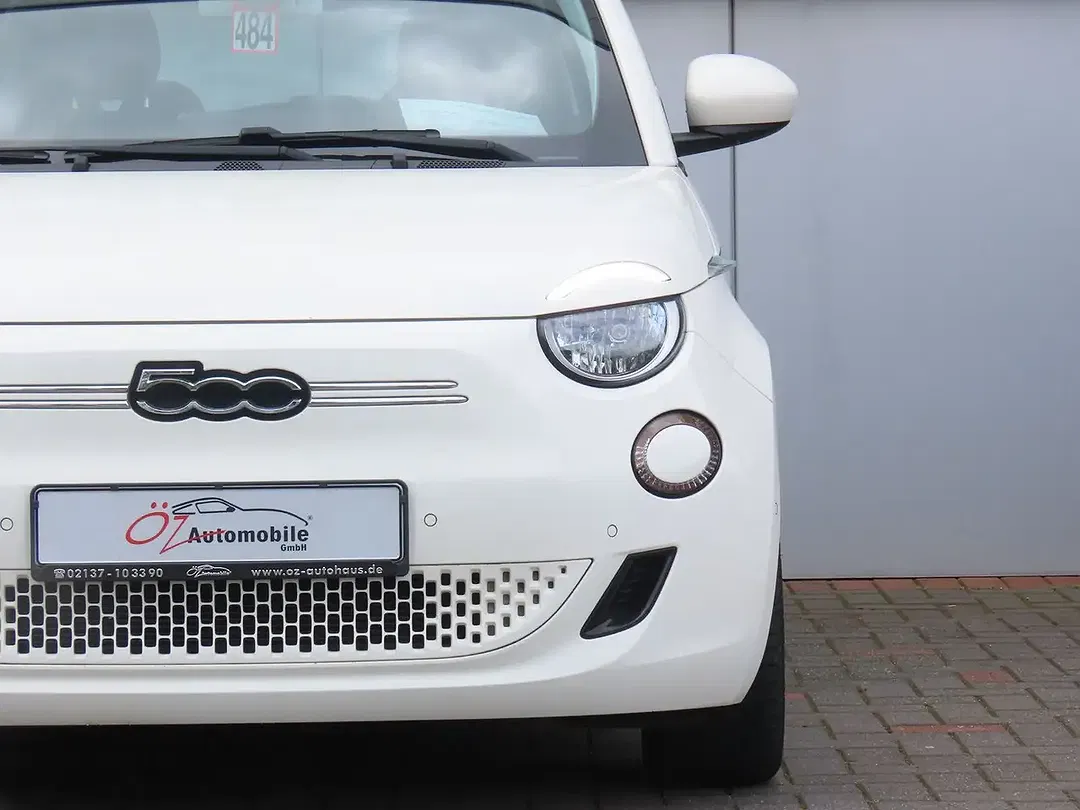 Fiat 500e - Thumbnail 3