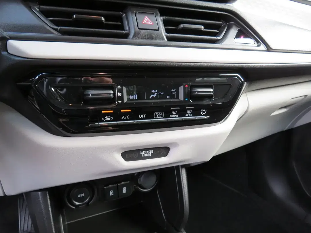 Suzuki Swift - Thumbnail 11