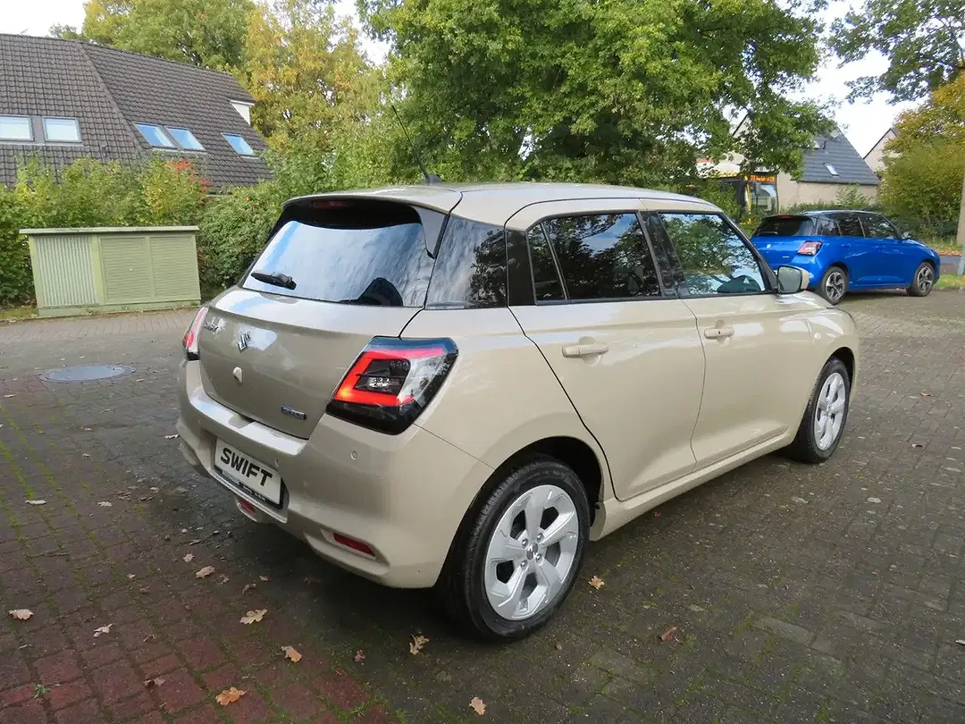 Suzuki Swift - Thumbnail 4