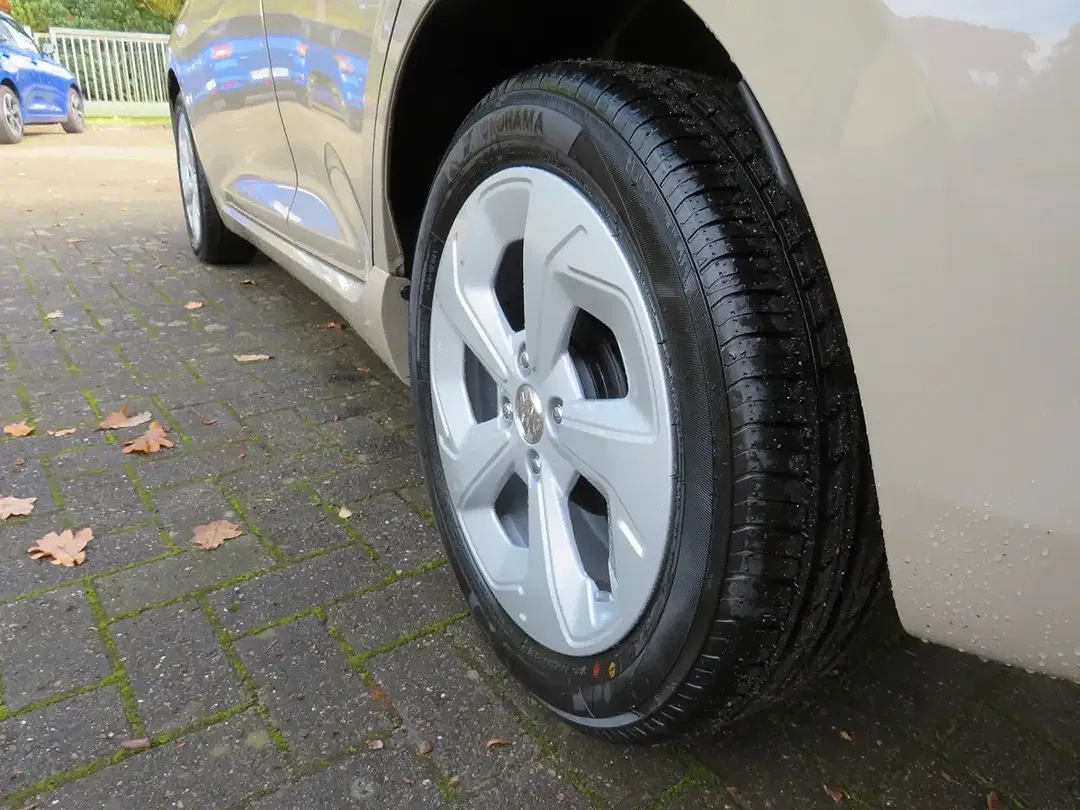 Suzuki Swift - Thumbnail 5