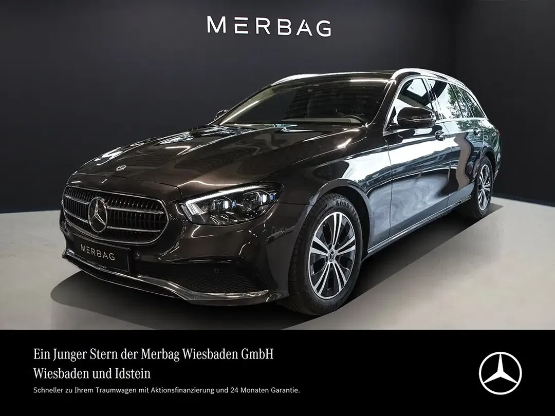 Mercedes-Benz E 220 - Thumbnail 1