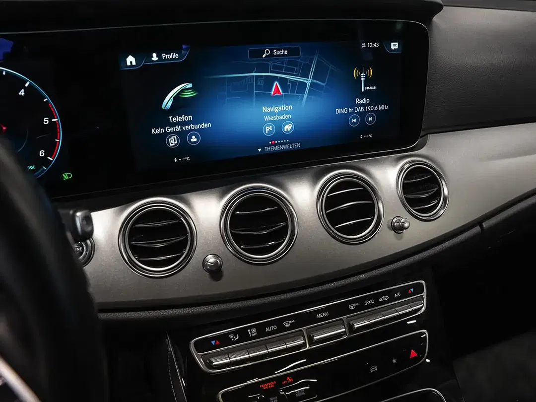 Mercedes-Benz E 220 - Thumbnail 12