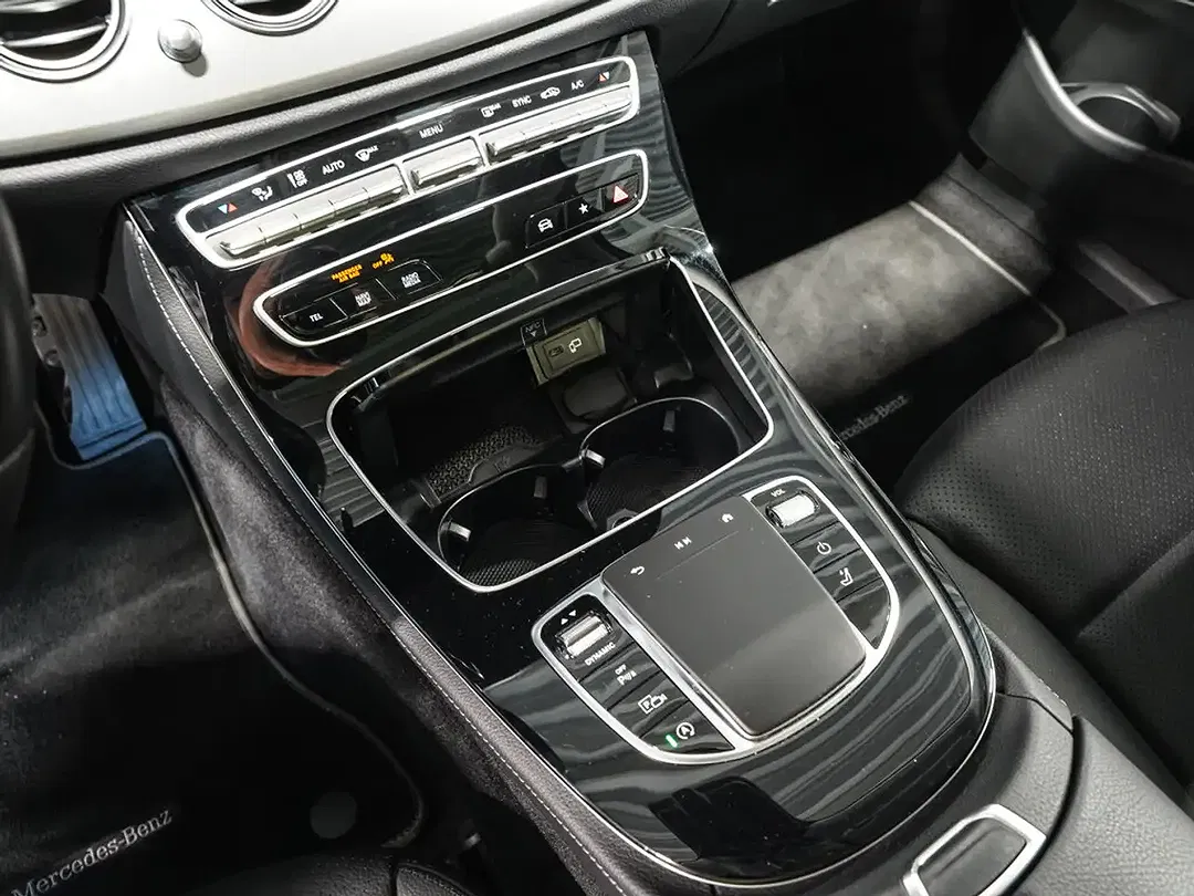 Mercedes-Benz E 220 - Thumbnail 13