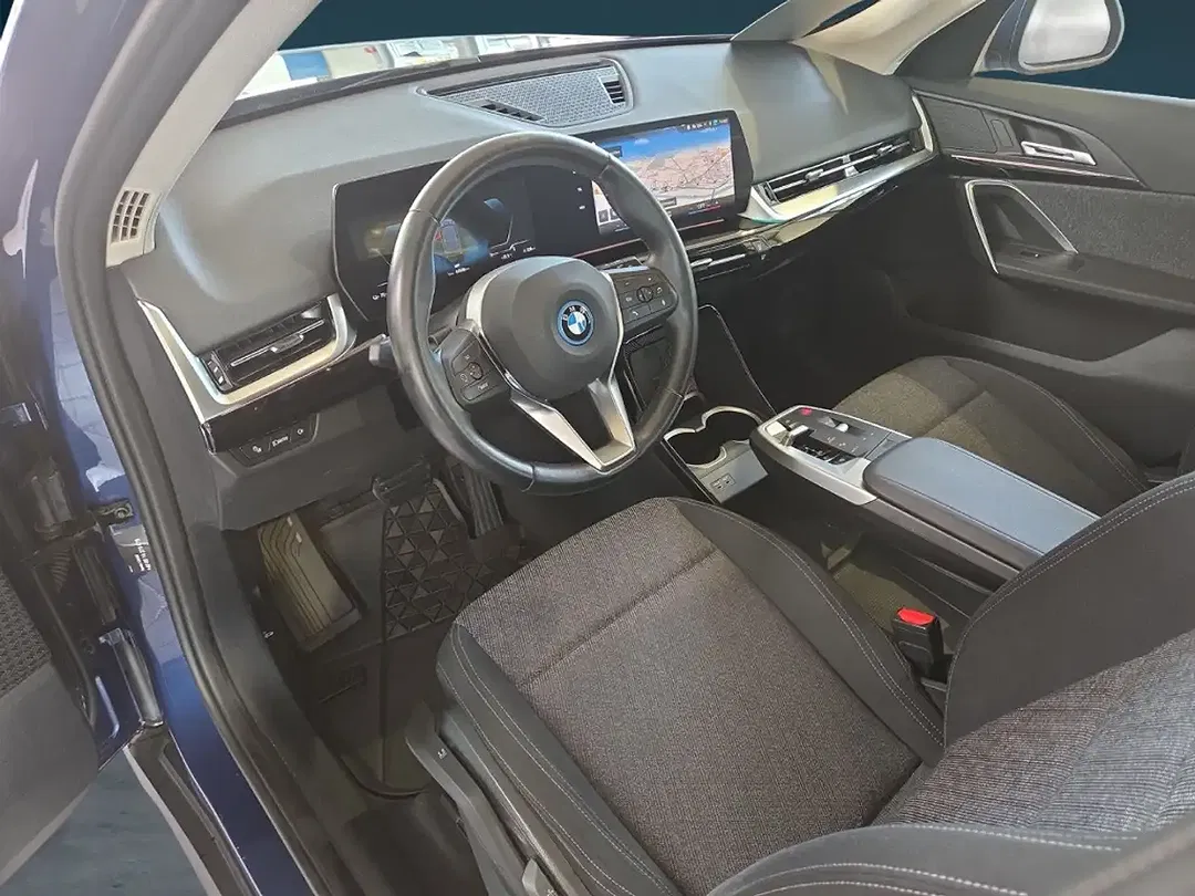 BMW iX1 - Thumbnail 13