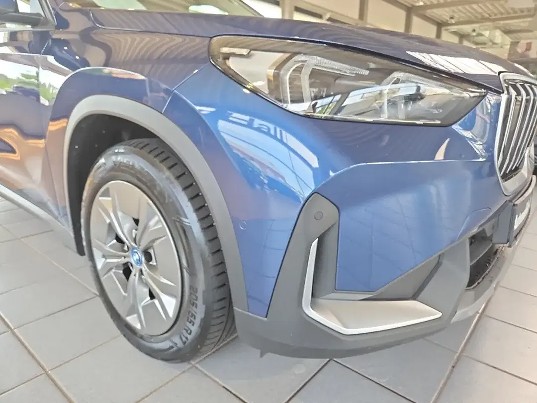 BMW iX1 - Thumbnail 15
