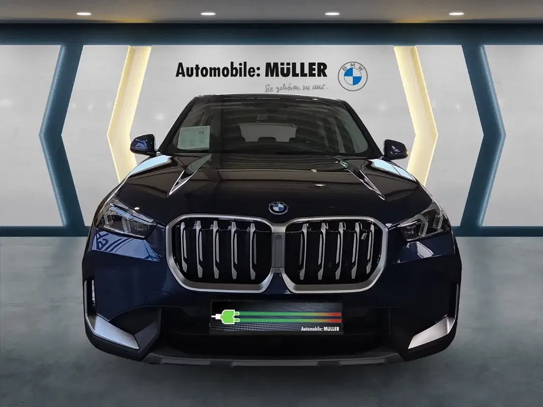 BMW iX1 - Thumbnail 2