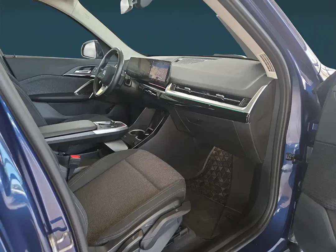 BMW iX1 - Thumbnail 9