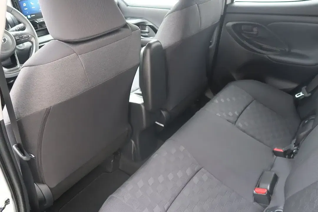 Toyota Yaris - Thumbnail 11