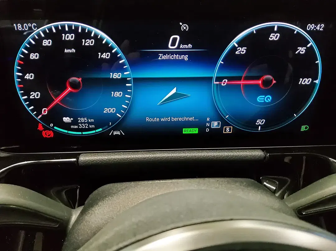 Mercedes-Benz EQA 250 - Thumbnail 8