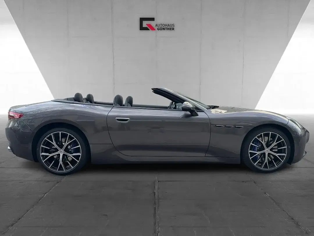 Maserati GranCabrio - Thumbnail 4