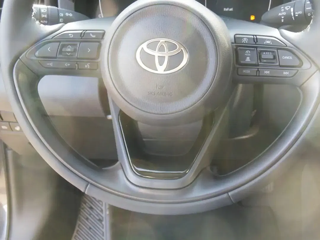 Toyota Yaris - Thumbnail 11