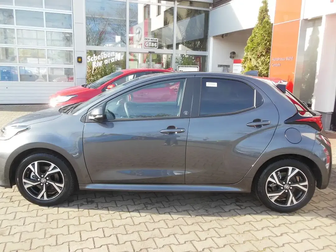 Toyota Yaris - Thumbnail 2