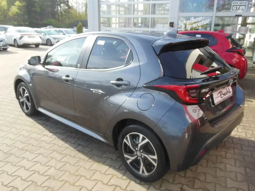 Toyota Yaris - Thumbnail 3
