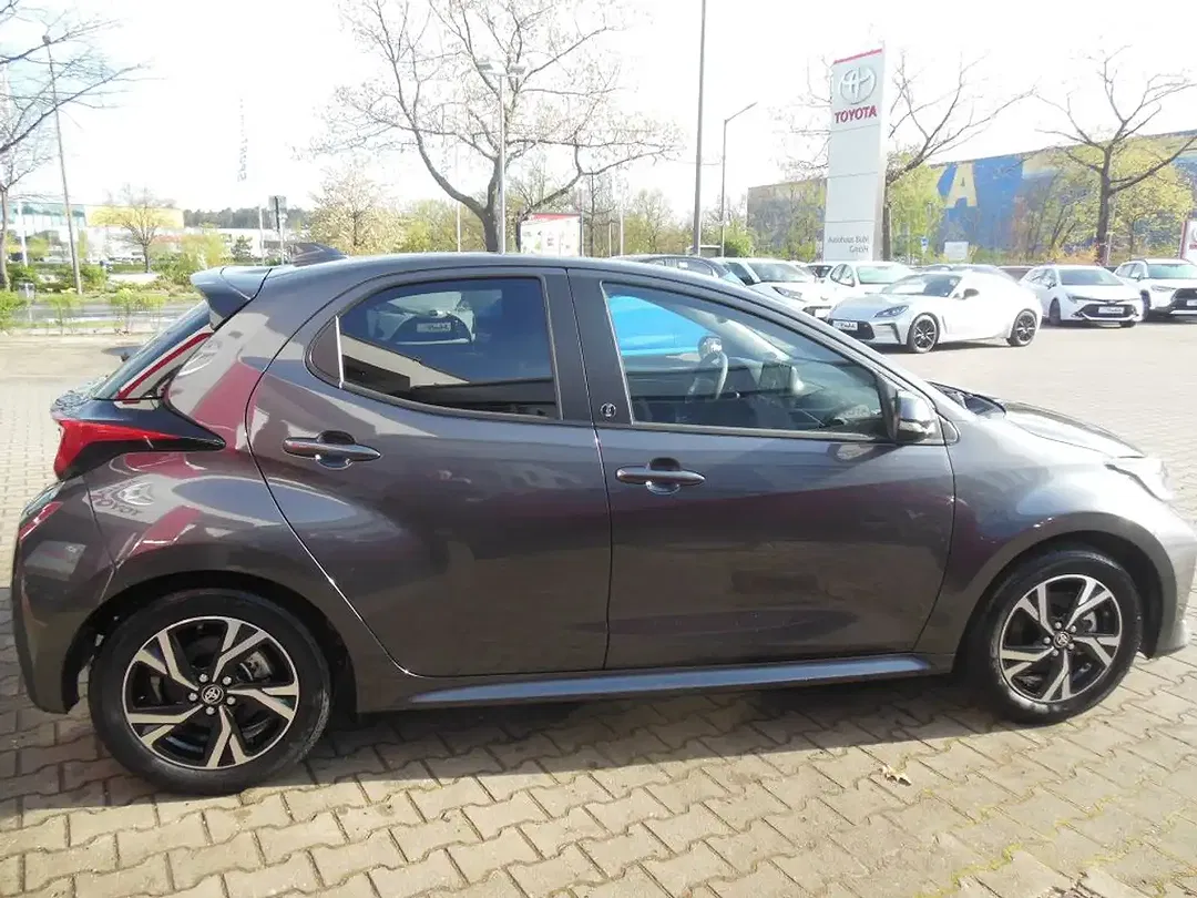 Toyota Yaris - Thumbnail 5