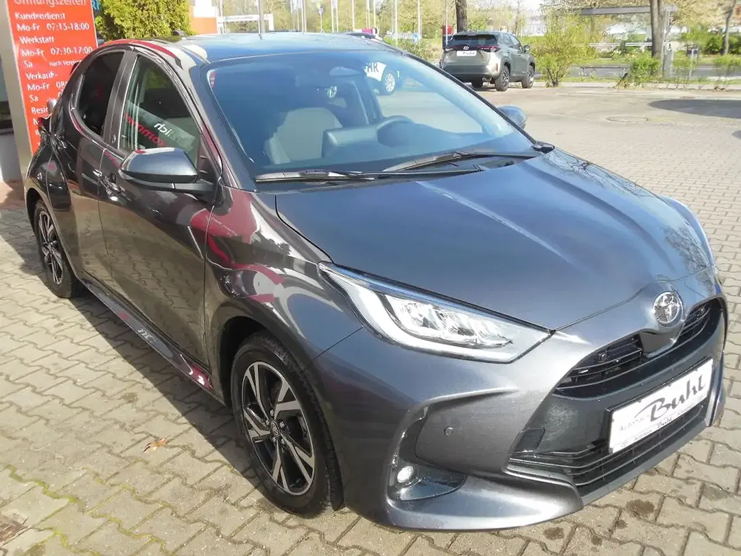 Toyota Yaris - Thumbnail 6