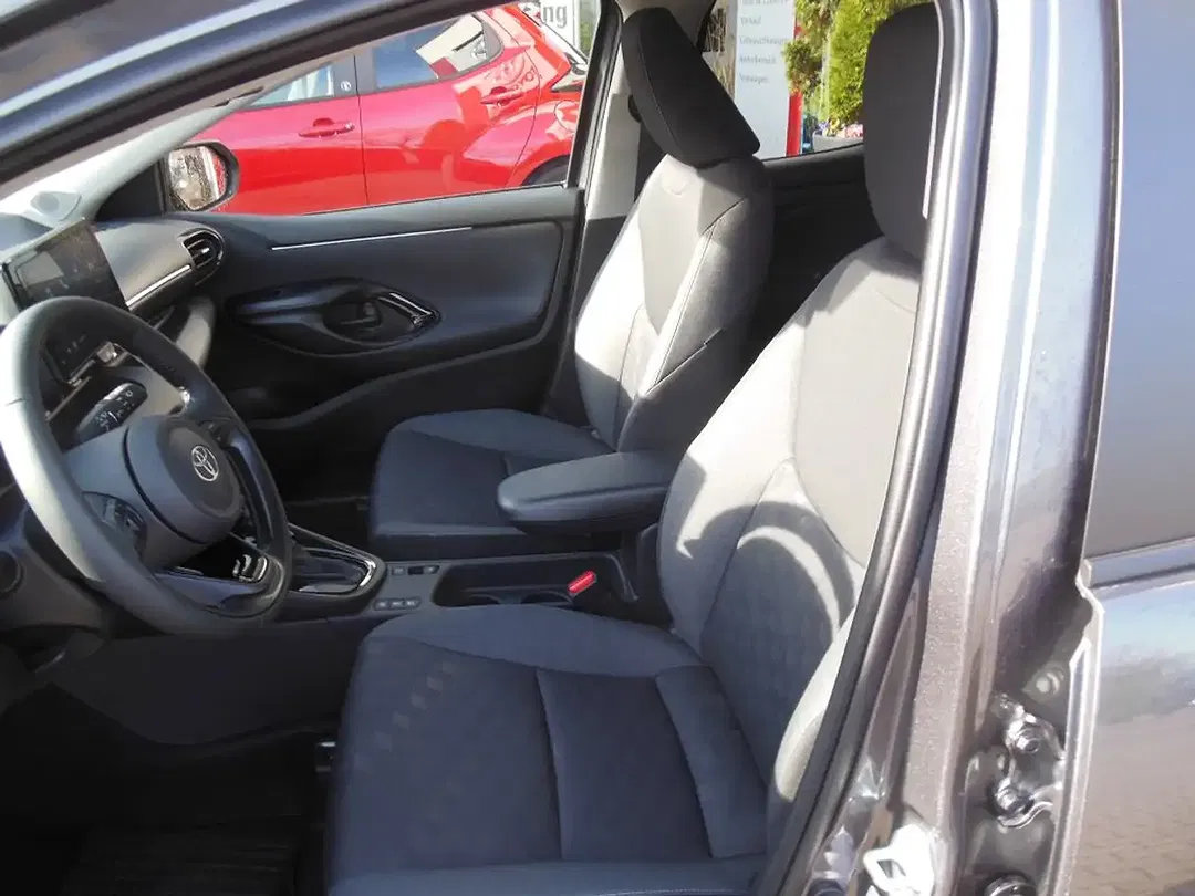Toyota Yaris - Thumbnail 7