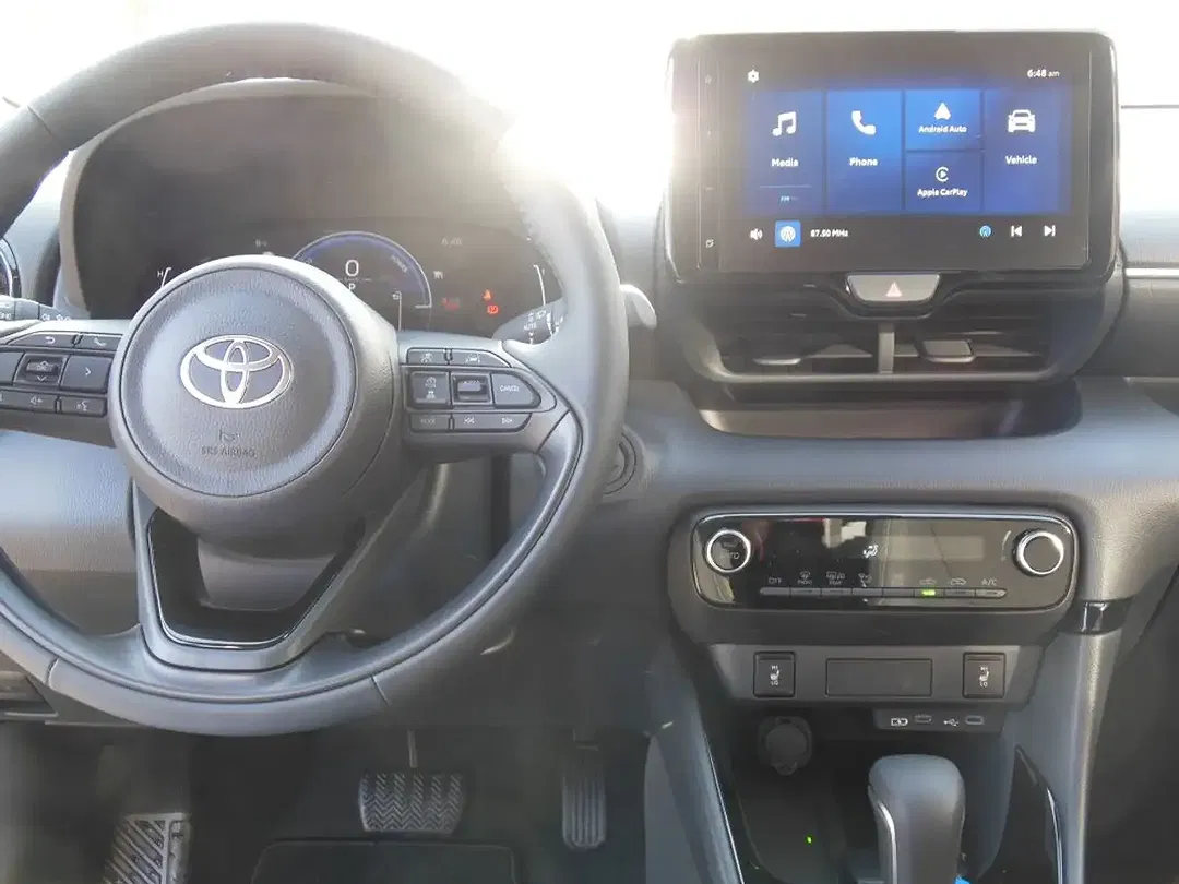 Toyota Yaris - Thumbnail 8