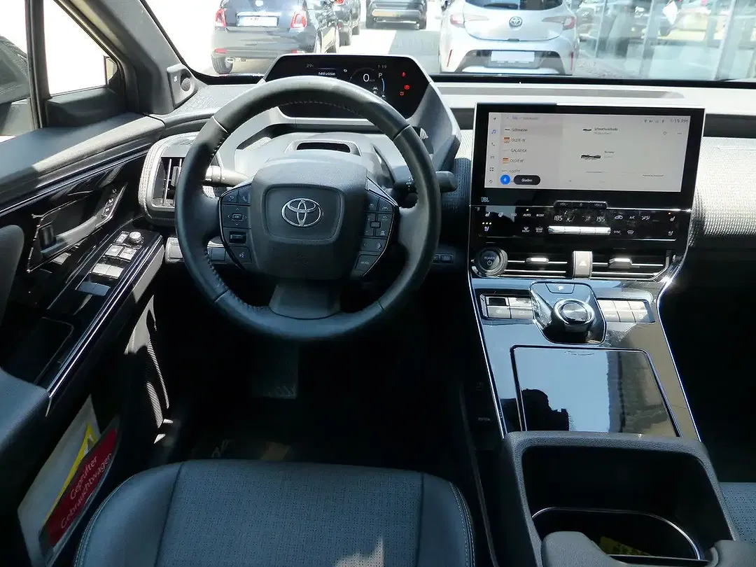 Toyota bZ4X - Thumbnail 12