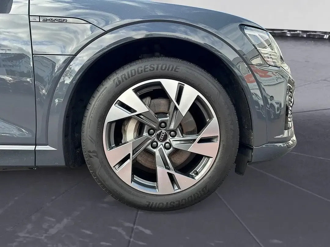 Audi Q8 - Thumbnail 11
