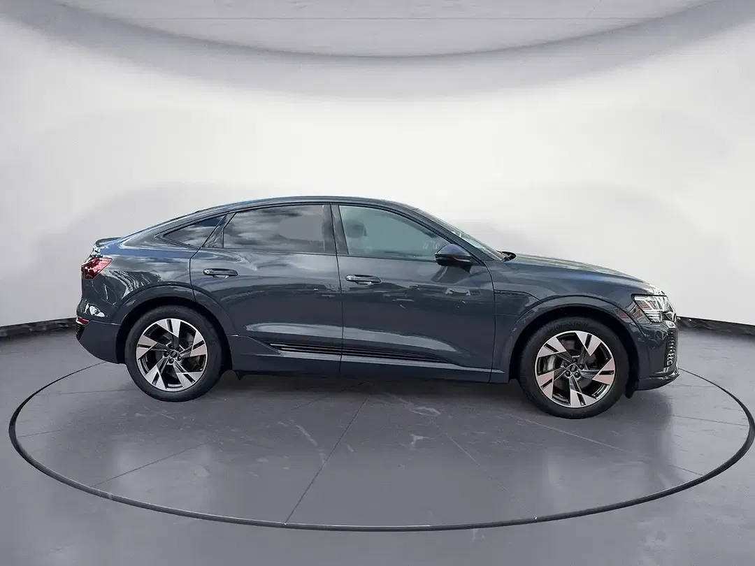 Audi Q8 - Thumbnail 5