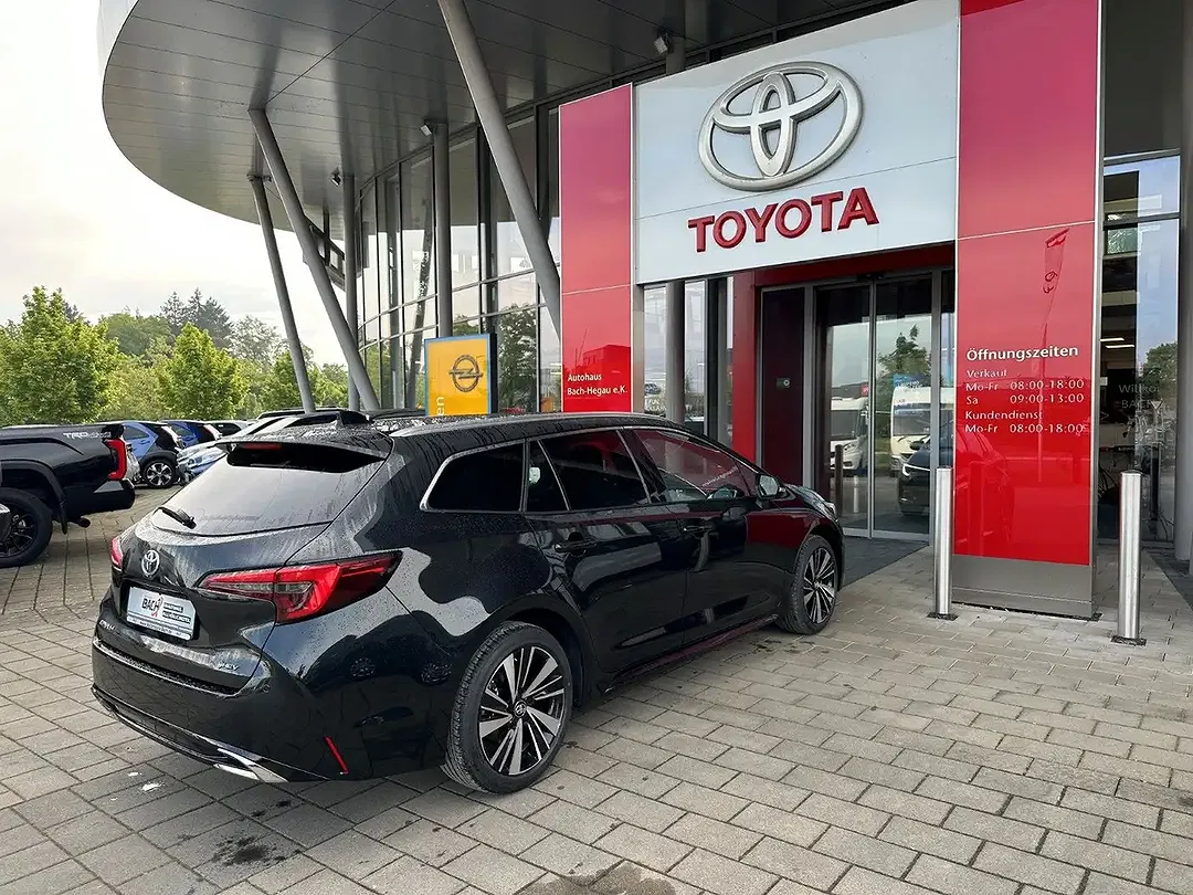 Toyota Corolla - Thumbnail 6
