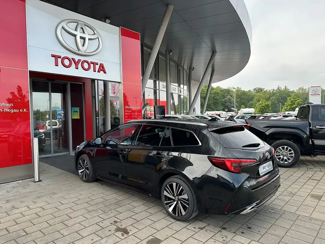 Toyota Corolla - Thumbnail 8
