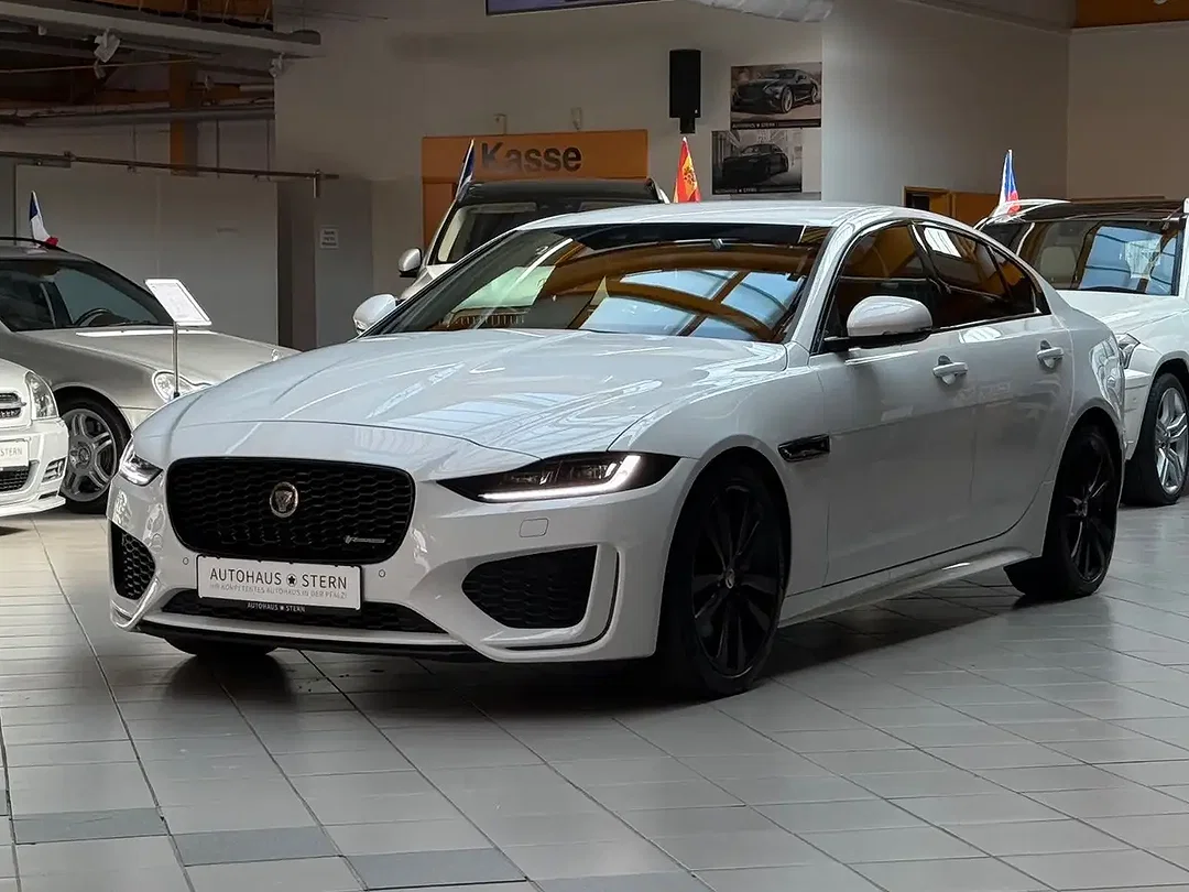 Jaguar XE - Afbeelding 1