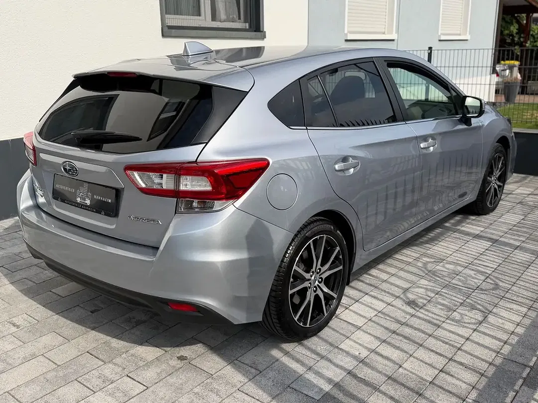 Subaru Impreza - Thumbnail 4