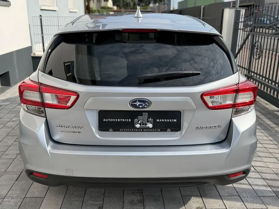 Subaru Impreza - Thumbnail 5