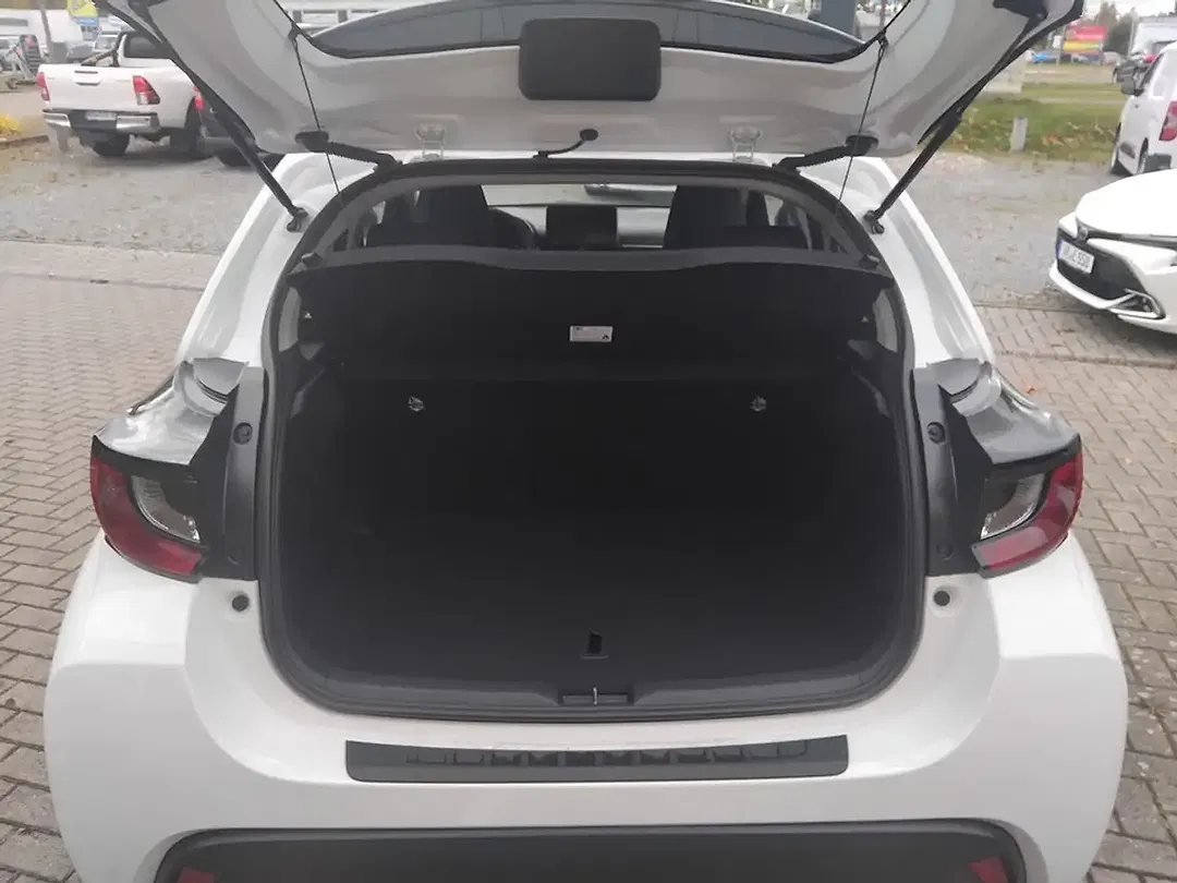 Toyota Yaris - Thumbnail 11