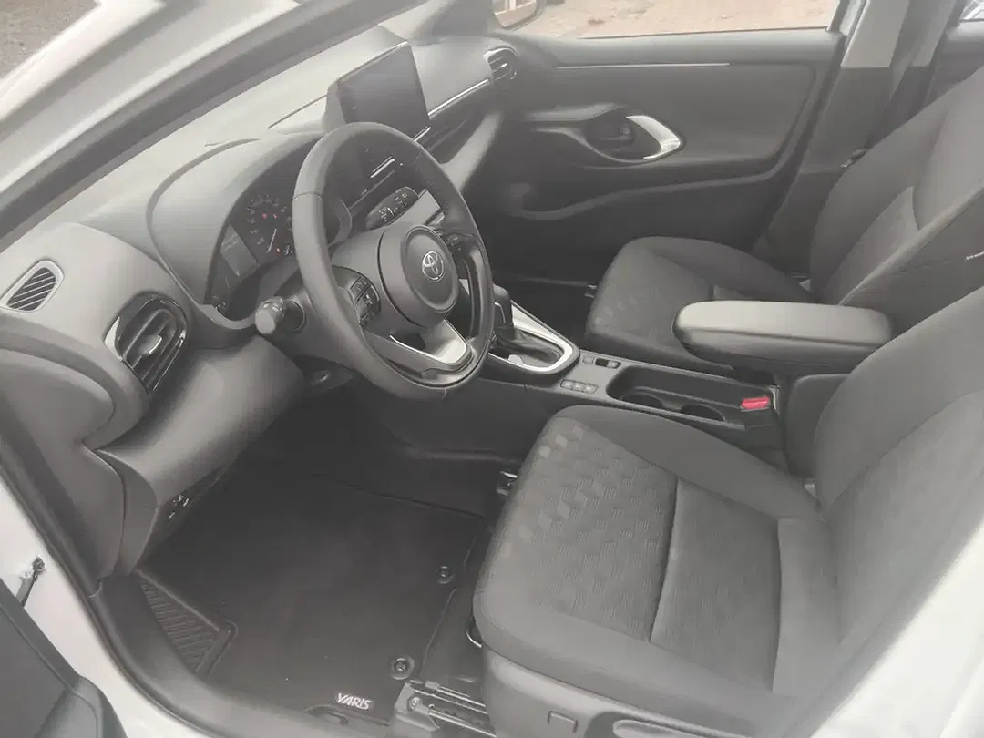Toyota Yaris - Thumbnail 13