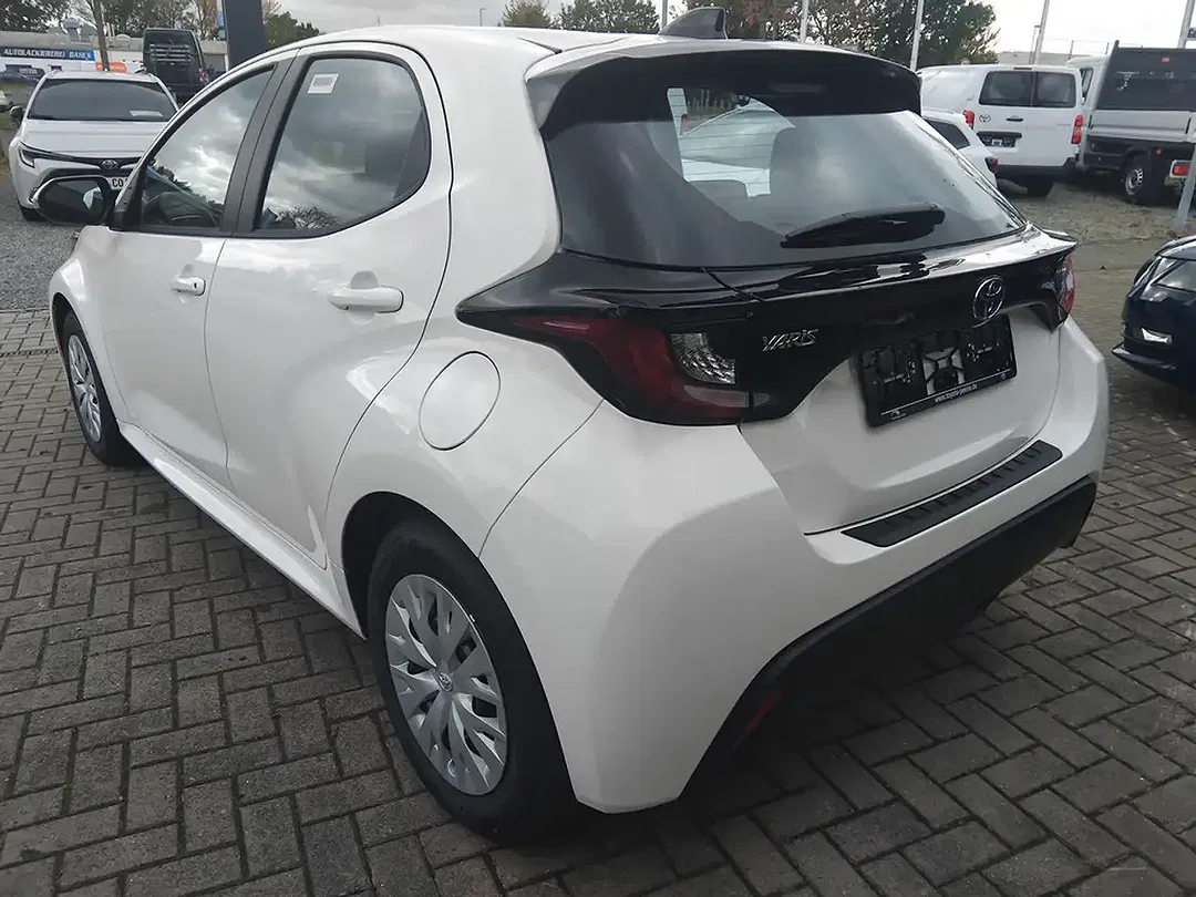 Toyota Yaris - Thumbnail 2