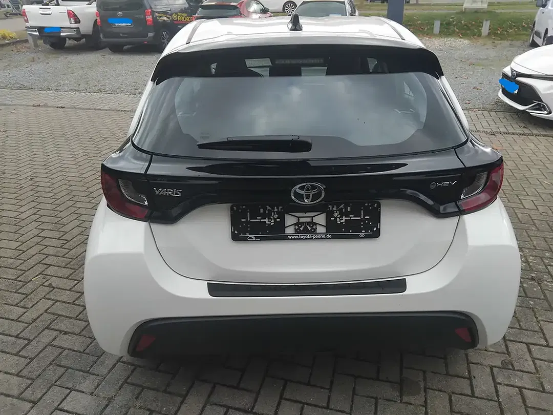 Toyota Yaris - Thumbnail 4