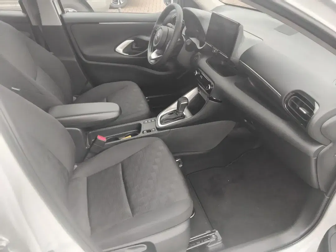 Toyota Yaris - Thumbnail 7