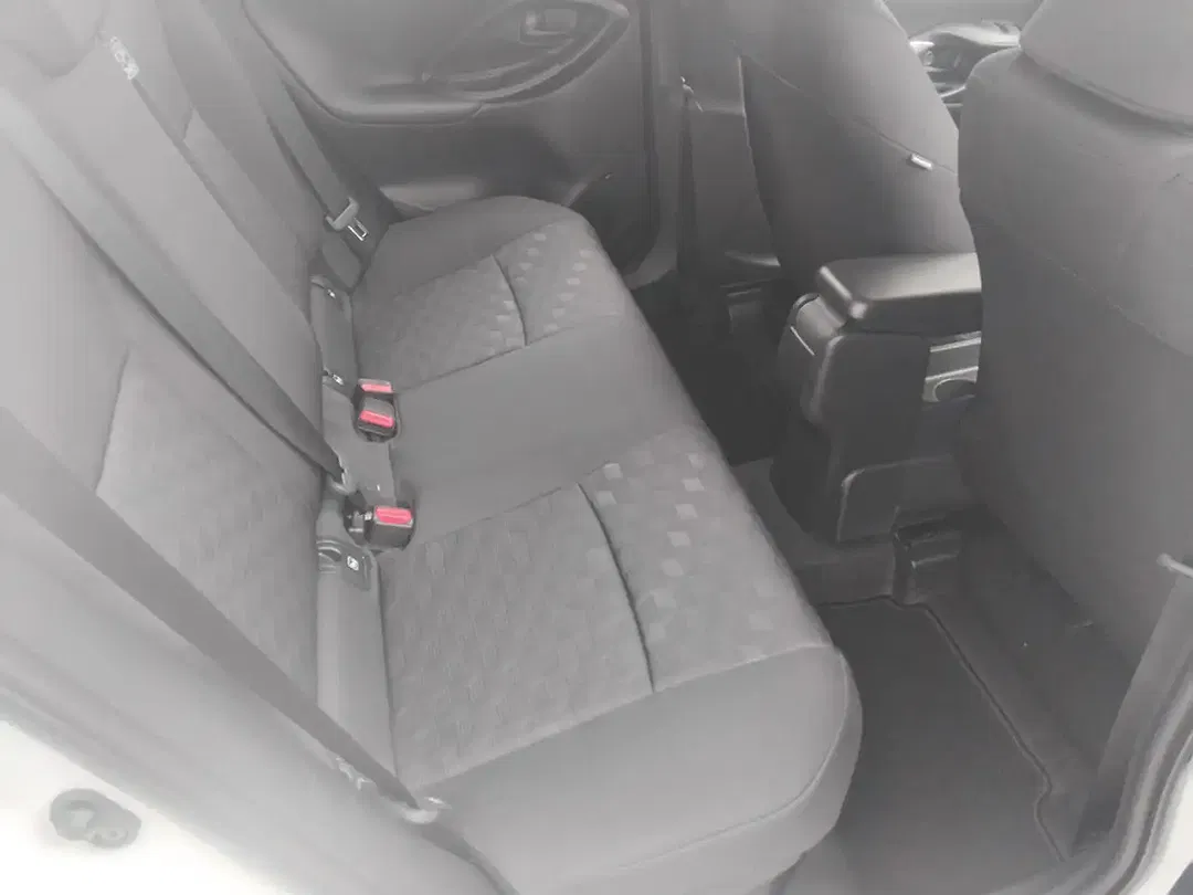 Toyota Yaris - Thumbnail 8