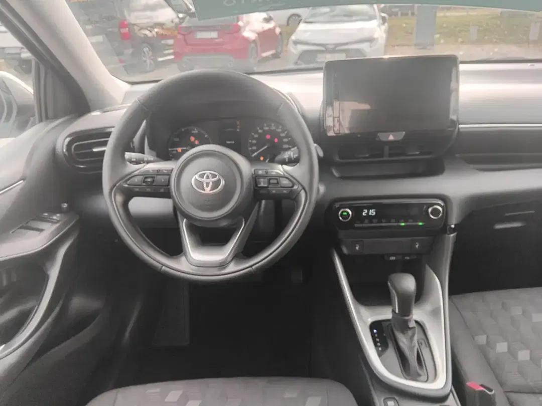 Toyota Yaris - Thumbnail 9