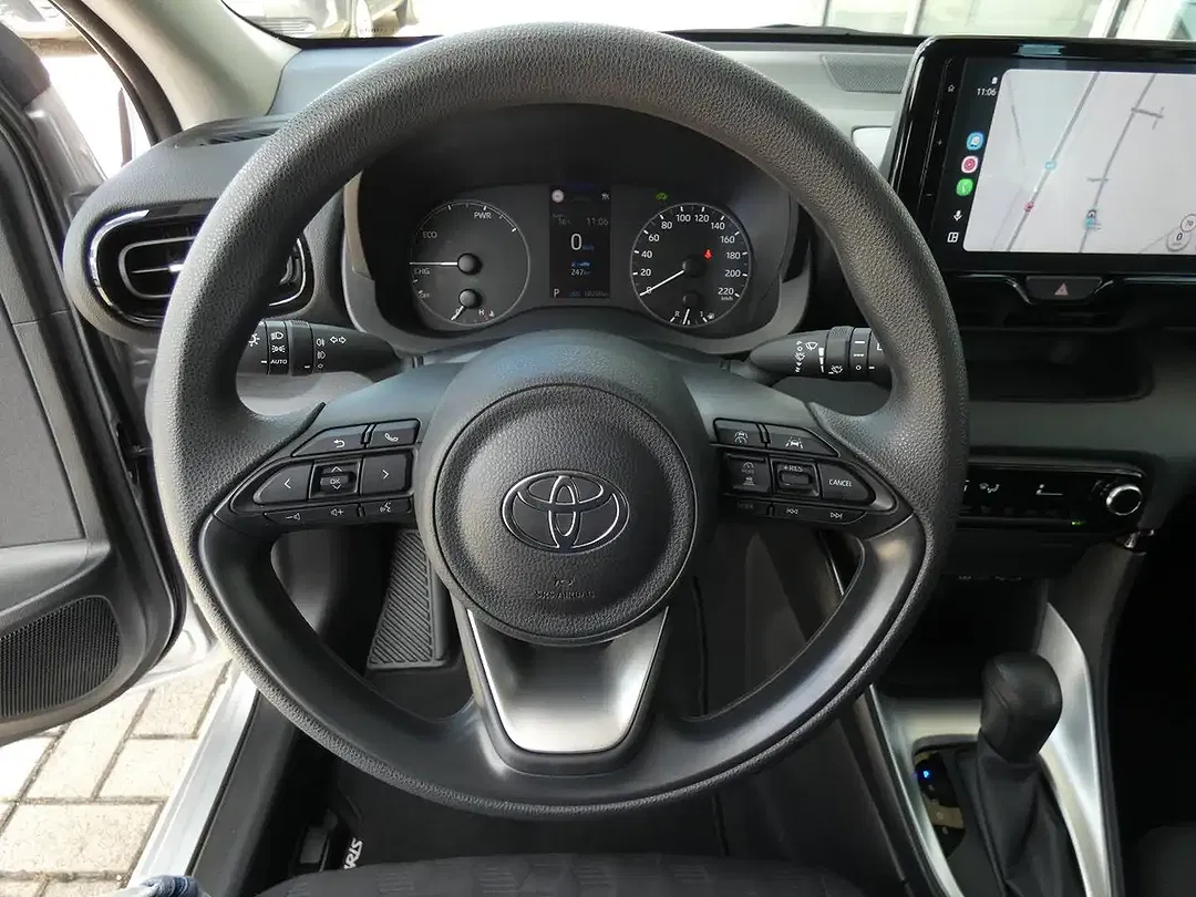 Toyota Yaris - Thumbnail 11