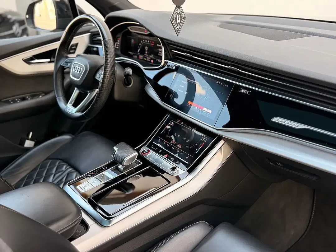 Audi SQ7 - Thumbnail 27