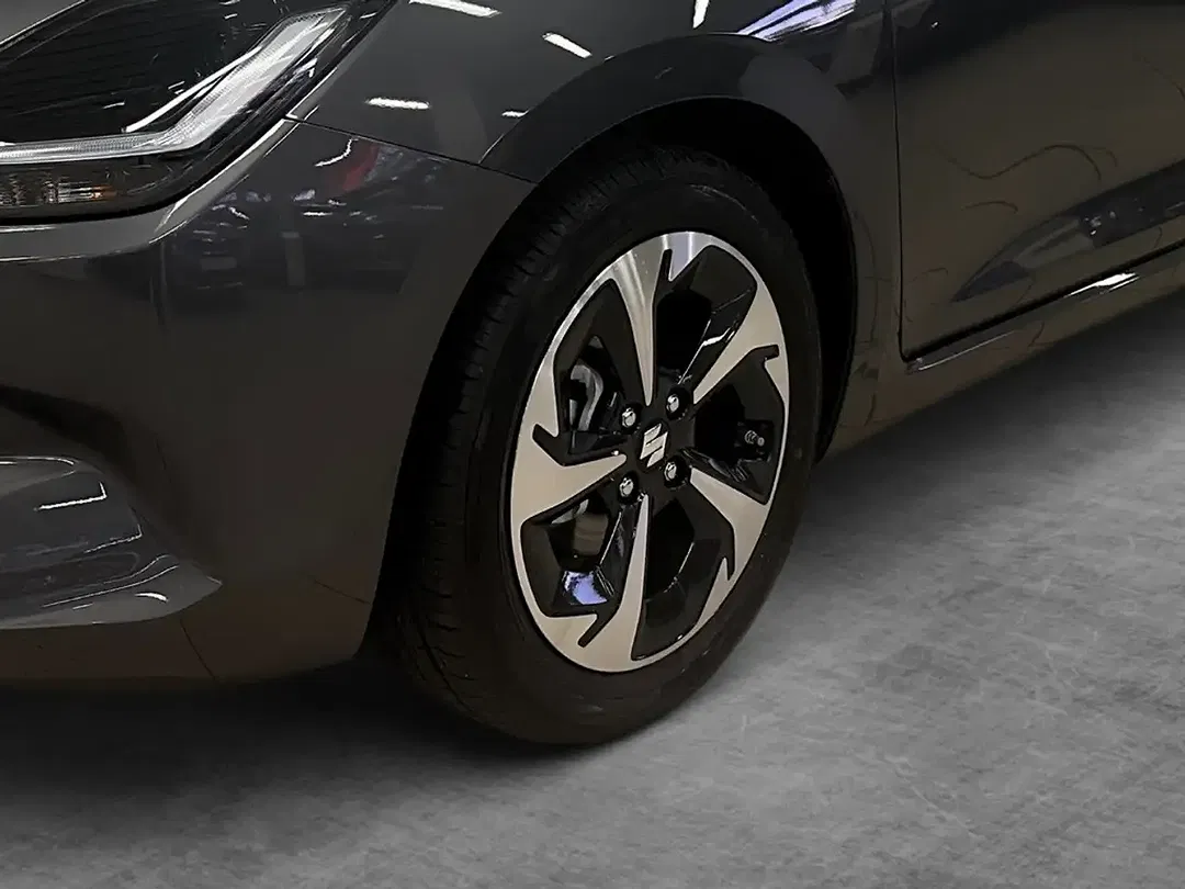 Suzuki Swift - Thumbnail 11