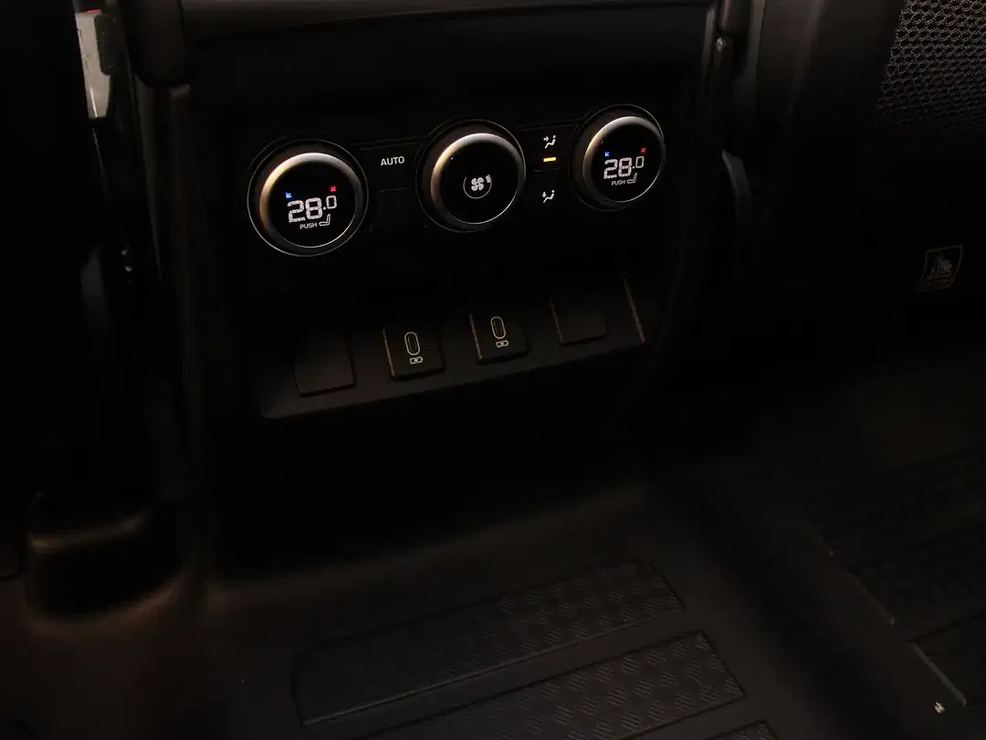 Land Rover Defender - Thumbnail 15