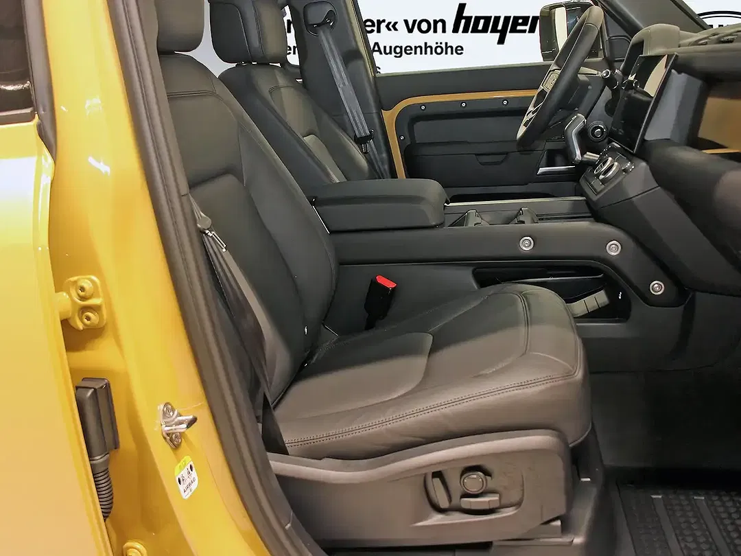 Land Rover Defender - Thumbnail 6