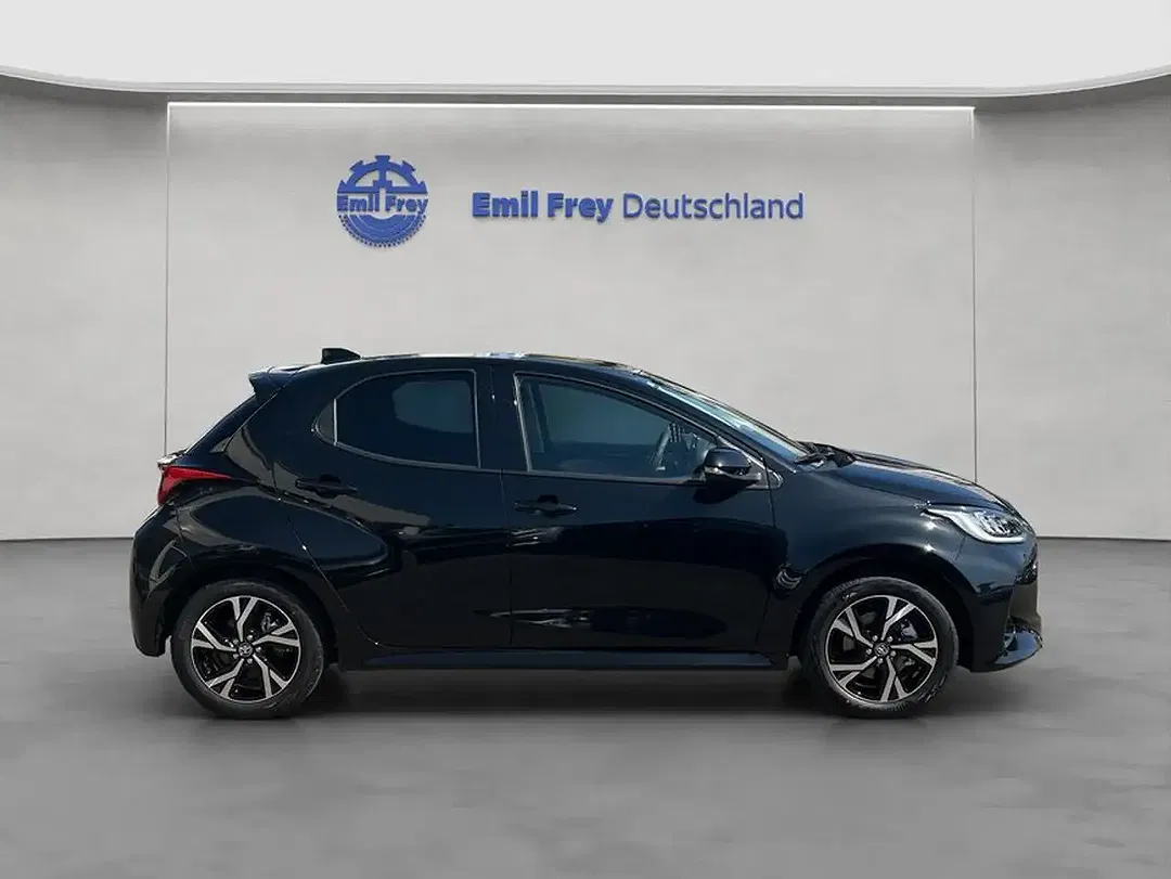 Toyota Yaris - Thumbnail 6