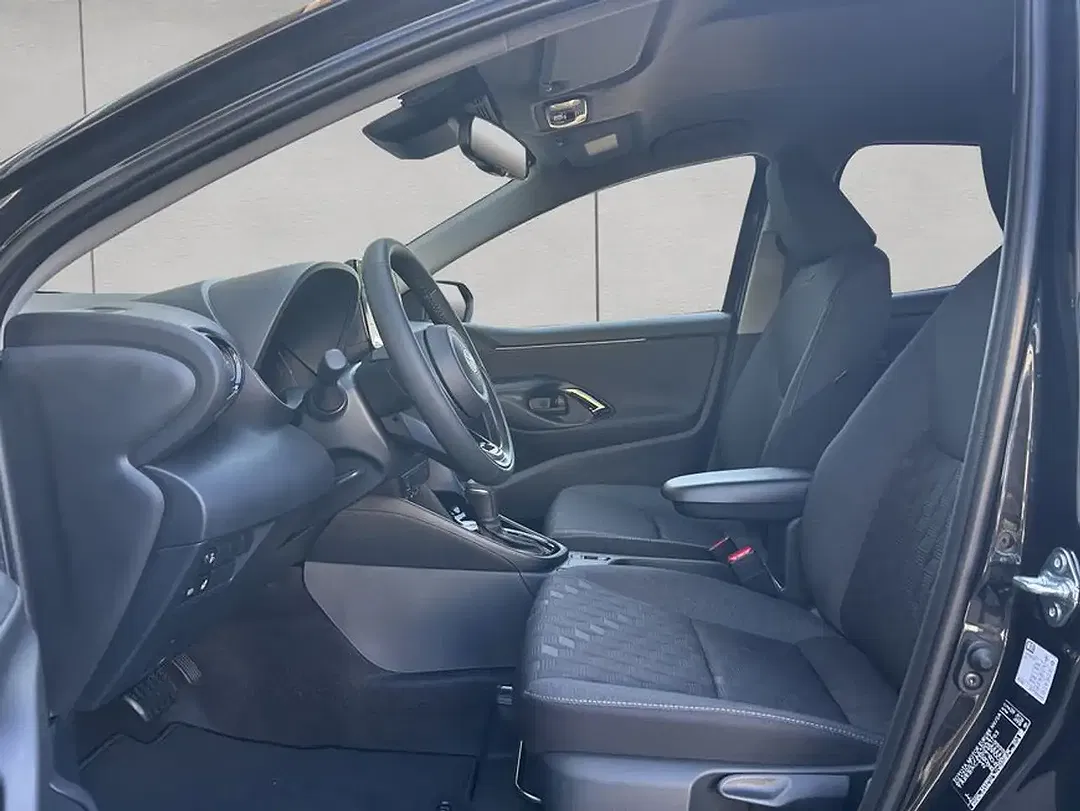 Toyota Yaris - Thumbnail 9
