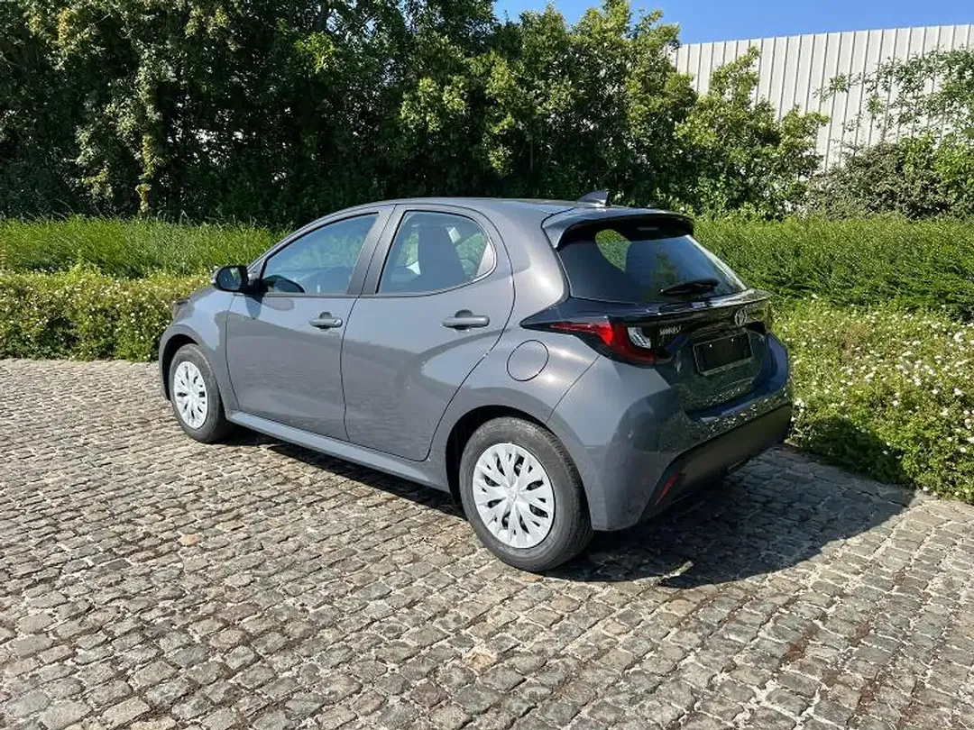 Toyota Yaris - Thumbnail 5