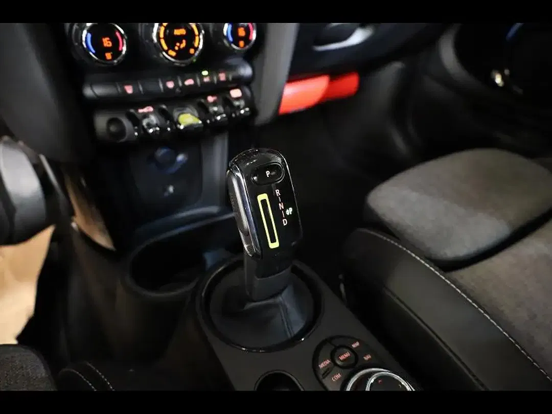 MINI Cooper SE - Thumbnail 13