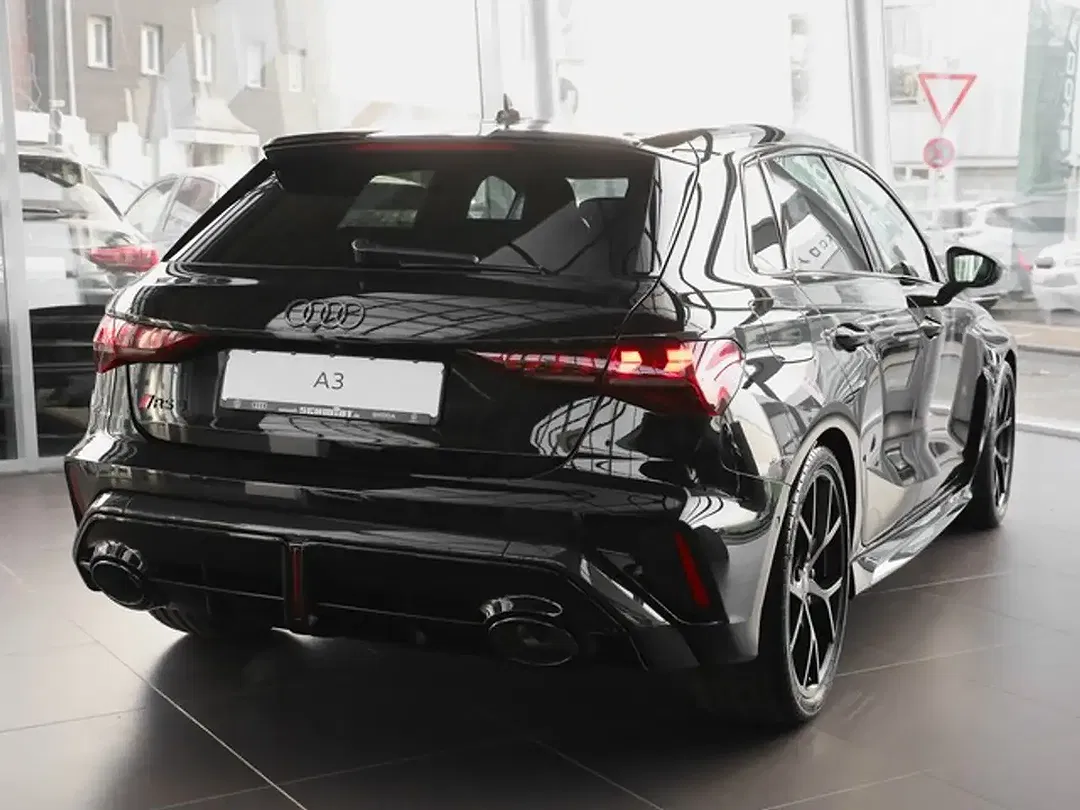 Audi RS3 - Thumbnail 3
