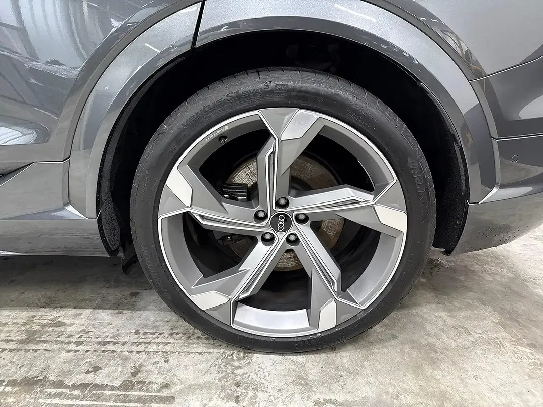 Audi SQ8 - Thumbnail 10