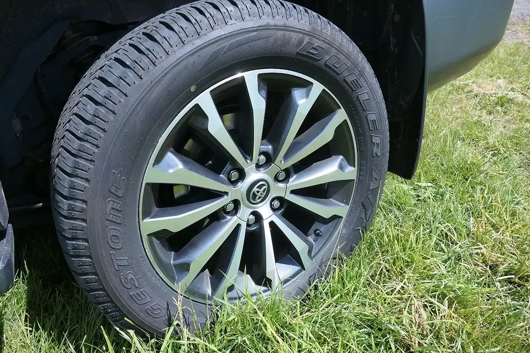 Toyota Land Cruiser - Thumbnail 7
