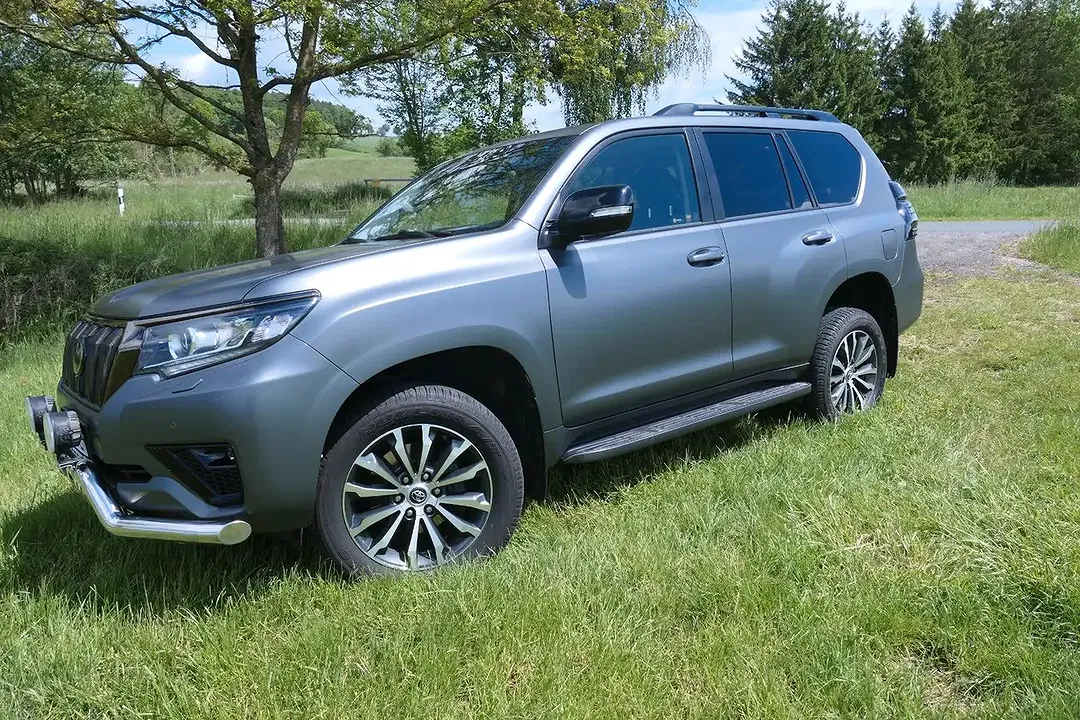 Toyota Land Cruiser - Thumbnail 2